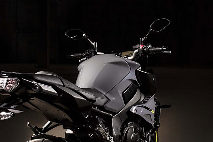 Nakedbike Yamaha MT-10 2016 co gia gan 300 trieu dong-Hinh-8
